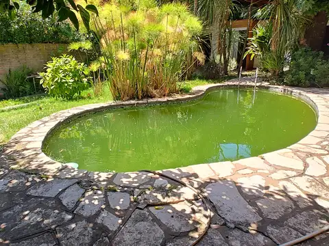 CASA CHALET EN VENTA INMEJORABLE UBICACION OLIVOS A REFACCIONAR