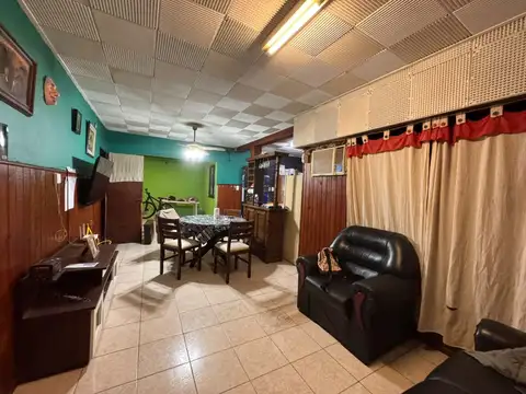 CASA VENTA 4 AMBIENTES AMPLIO LOTE Y GARAJE