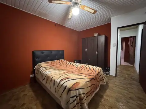 CASA VENTA 4 AMBIENTES AMPLIO LOTE Y GARAJE