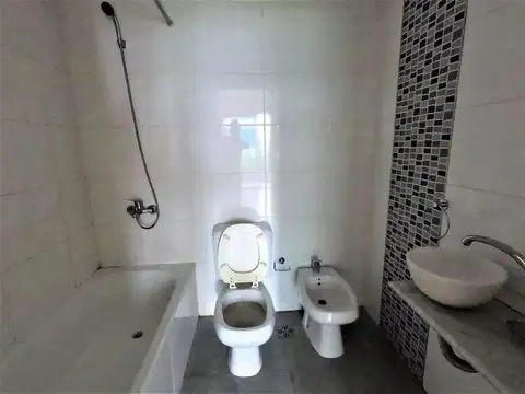 HERMOSO DPTO 2 ambientes 41,8m2, con cocina, living, 2 baños, dormitorio y gran balcon