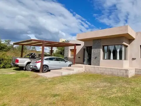 VENTA 2 CASAS EN "REPARO DEL VALLE"  JUANA KOSLAY