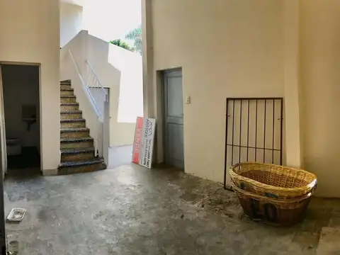 CASA LOCAL Y DEPOSITO EN VENTA EN BERNAL