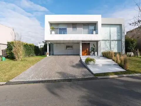 Casa en Alquiler en Juan María Gutiérrez, USD 3.700