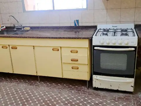 Casa 5 ambientes con 1 baño
