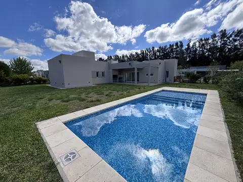 ESPECTACULAR CASA 4 AMB - EN SANTA INES - HABITACION EN SUITE - PISCINA - PARRILLA