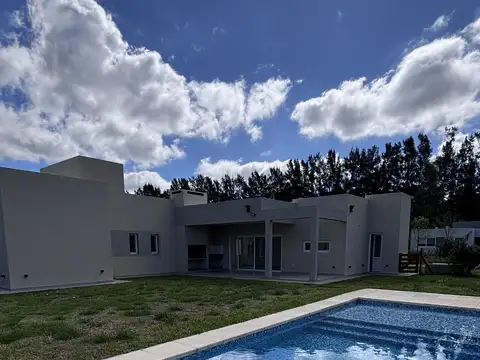 ESPECTACULAR CASA 4 AMB - EN SANTA INES - HABITACION EN SUITE - PISCINA - PARRILLA
