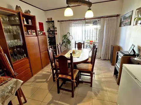 Casa 5 ambientes con 1 baño