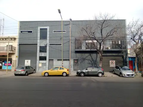 Excelente Edificio Corporativo Ind./ Comerc. en dos naves, posibilidad de alquilar juntos o sep.