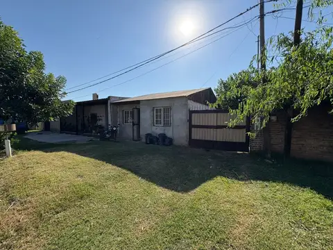 Casa mas complejo de 3 dptos. a terminar