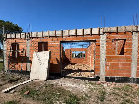 Casa 4 ambientes con 1 baño