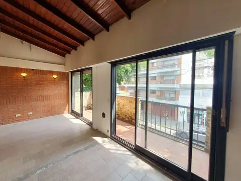 Artigas 4900 - PH  4  ambientes  con  balcón  y  patio