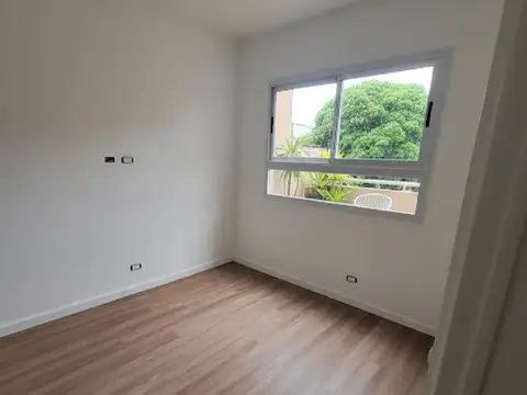 FERNANDEZ 200 Ph entrada independiente. Primer piso por ESCALERA