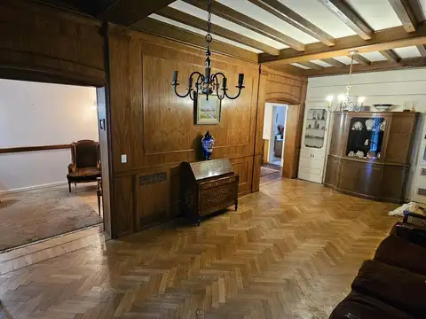 Venta casa de gran categoría en zona céntrica Maipú 1374