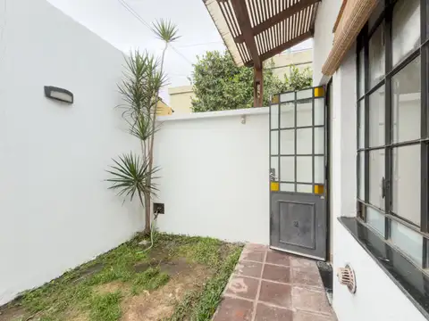 Casa con cochera - Corvalan 700