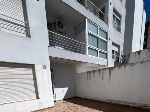 Departamento con patios exclusivos en el corazón del centro