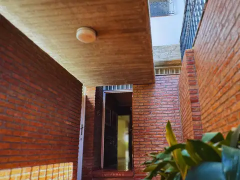 Casa 7 ambientes con 4 baños