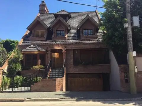 VENTA DE CHALET 5 AMB.DE CATEGORIA SOBRE LOTE DE 20X41