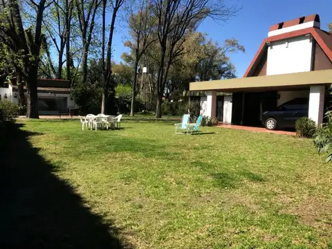 Casa en Venta con 2 cocheras