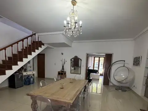 Casa 5 ambientes con 3 baños