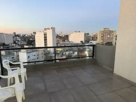 Semipiso de 2 amb al frente con balcón terraza