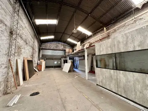 Galpon en Venta 53  mts Fondo