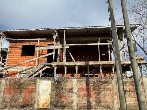 LOTE DE TERRENO CON CONSTRUCCIÓN EN VENTA EN CLAYPOLE