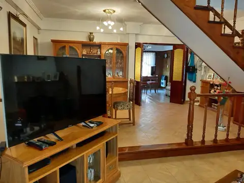 Casa 5 ambientes con 2 baños