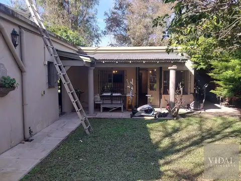 Casa en Alquiler con 4 cocheras