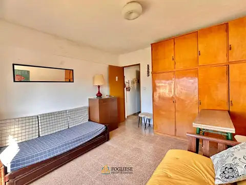 Departamento de un ambiente frente al mar