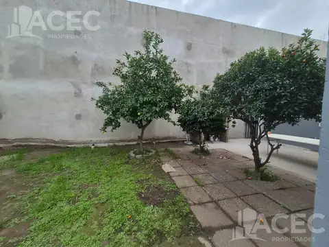 Casa en Alquiler con 1 cochera
