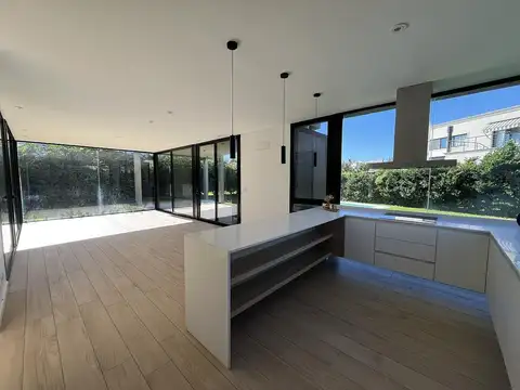 Casa en Venta en Countries y Barrios Cerrados en Pilar, USD 595.000