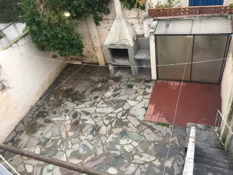 MARTINEZ - Alquiler Casa en Planta Baja, dos dormitorios, patio y terraza