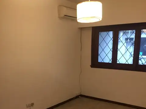 Casa en Alquiler con 1 cochera