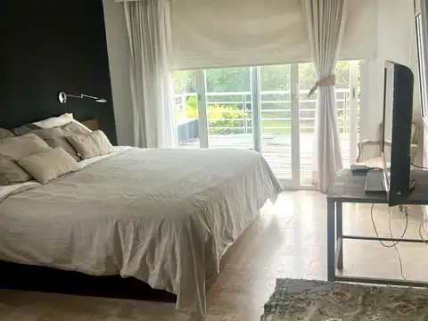 Una casa donde se vive relajado. EN VENTA EN AYRES DE PILAR sobre lote de 923m2