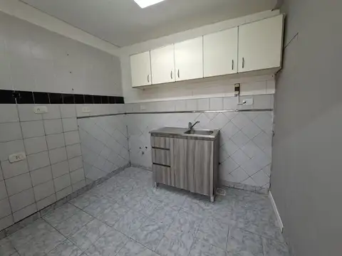 3 AMBIENTES - CON COCHERA - SIN EXPENSAS.