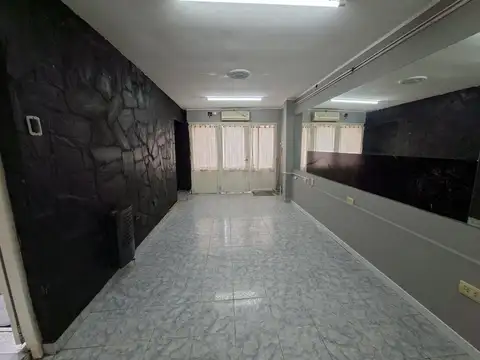 3 AMBIENTES - CON COCHERA - SIN EXPENSAS.
