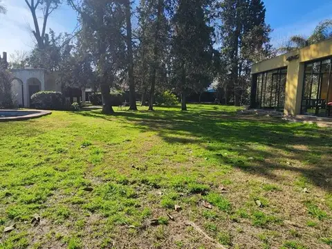 Venta quinta en Villa Udaondo quincho y pileta
