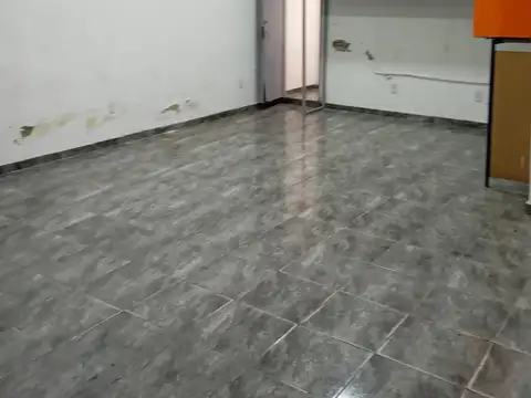 LOCAL COMERCIAL O PARA USO DE DEPOSITO - HAEDO SUR