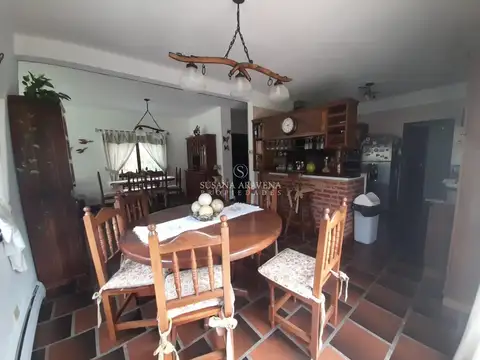 Casa 6 ambientes con 3 baños