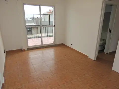Departamento en Venta 3 ambientes con Amplio Balcón Corrido, Saavedra. E-FURIO.