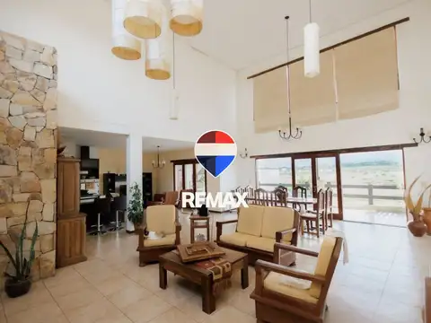 EN VENTA CASA B° GRAND BOURG CON EXCELENTE VISTA