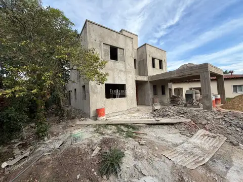 Casa 5 ambientes con 4 baños