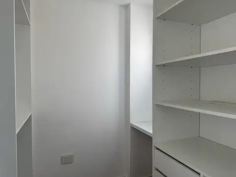 PISO PREMIUM DEPARTAMENTO DE 3 DORM. C/ COCHERA EN PLAZA AZCUÉNAGA-AV. 19 e/ 44 y 45