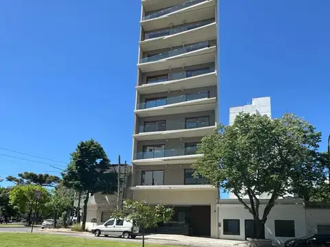 PISO - DEPARTAMENTO PREMIUM DE 3 DORM - COCHERA EN PLAZA AZCUÉNAGA-AV. 19 e/ 44 y 45 - La Plata