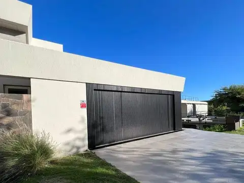 Casa en Venta en La Calera, USD 1.800.000