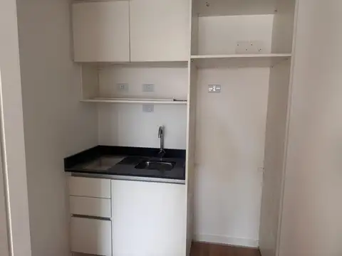 Venta departamento monoambiente con balcón Almagro
