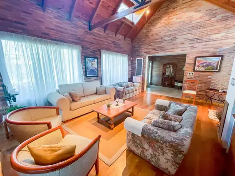 Casa 5 ambientes con 3 baños