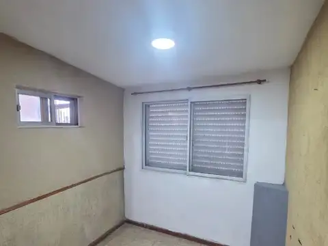 Casa 5 ambientes con 1 baño