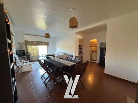 Casa 4 ambientes con 2 baños