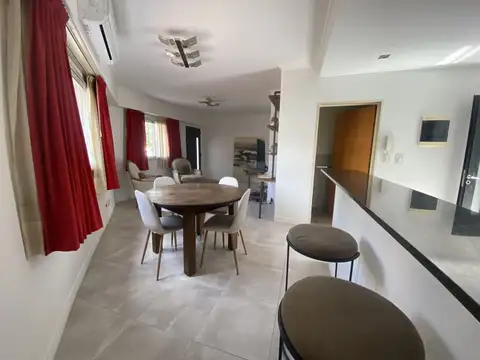Casa en Alquiler con 1 cochera